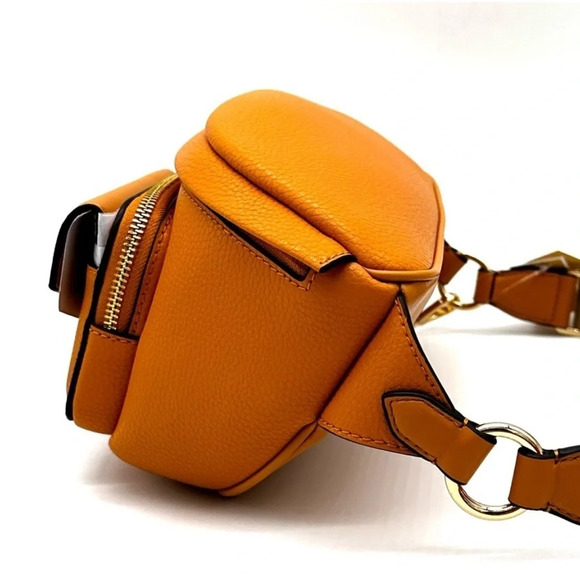 Michael Kors Maisie Large 2 in 1 Sling Pack Crossbody
Bag Cider - Picture 9 of 11